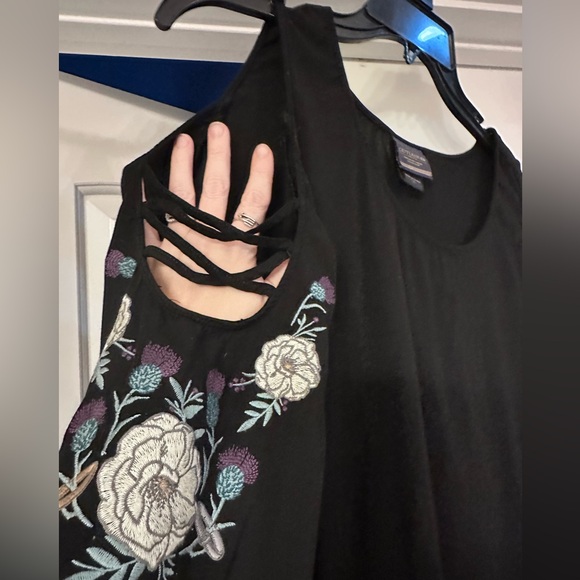 Outlander - Black Cold shoulder Top with Floral Thistle Accents - Picture 4 of 6